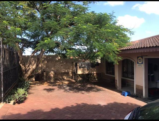 9 BEDROOM HOUSE FOR SALE IN RESERVOIR HILLS